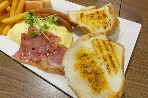 【食記】板橋江子翠站。豐滿總匯三明治早午餐(板橋雙十店)