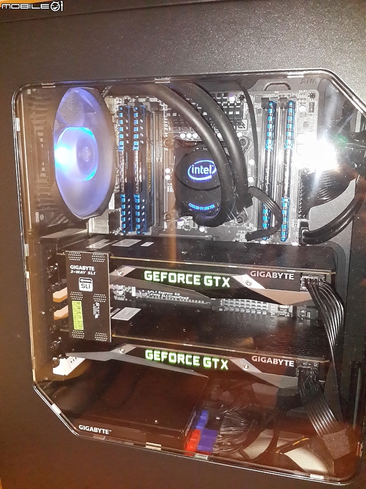 技嘉GTX 1070公版開箱+SLI