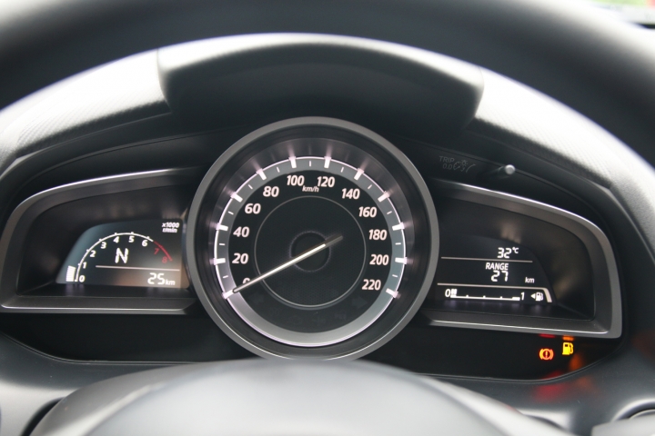 【分享】Mazda2 陽春版開箱