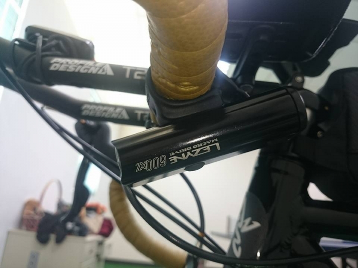 公路車<->三鐵車 轉換,9速變速10速大盤混搭。 56/39t 大盤(17齒差)。改裝和配件經驗分享