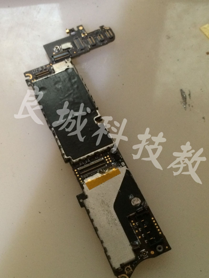 I Phone 4 摔機泡水連接座斷線《維修分享》