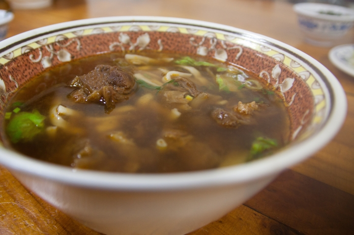 【美食。食記】南投 集集 八張牛肉麵 麵條軟爛 湯頭略淡 差點救不回來的牛肉麵店