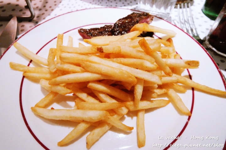 【香港│中環美食】La Vache!法式牛排Steak Frites✈在SOHO區享受我的巴黎生日夜晚│法式小酒館、2015年香港人最多打卡次數熱門餐廳