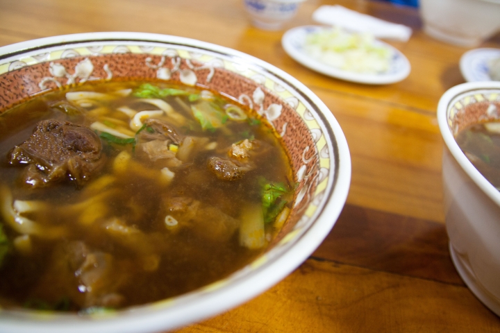 【美食。食記】南投 集集 八張牛肉麵 麵條軟爛 湯頭略淡 差點救不回來的牛肉麵店