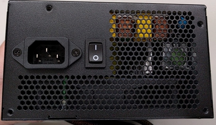 AMD Athlon X4 845 桌機版 Carrizo 和新夥伴 G550M