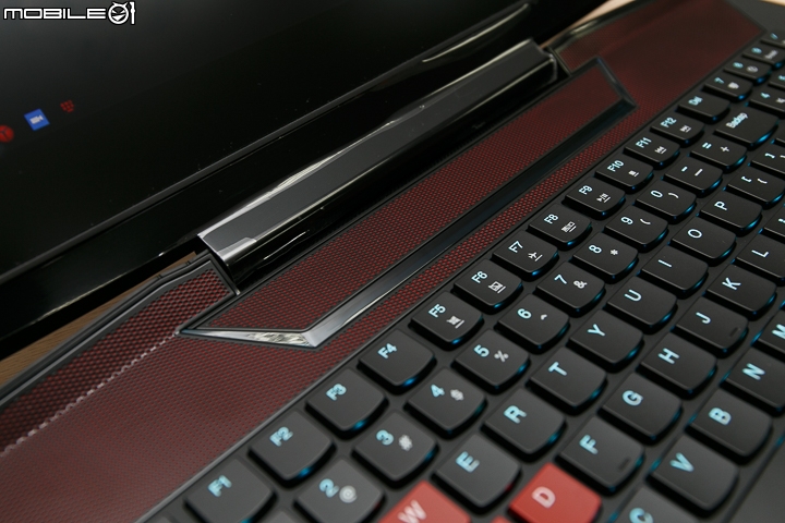 具備單鍵超頻與多彩機械鍵盤的 Lenovo IdeaPad Y900