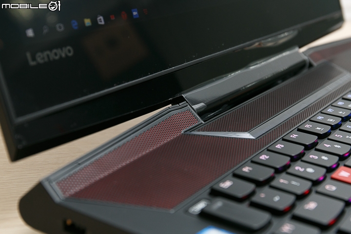 具備單鍵超頻與多彩機械鍵盤的 Lenovo IdeaPad Y900