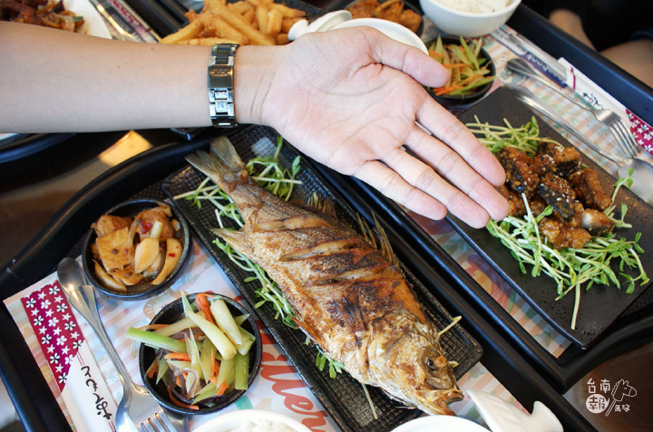 【吃】【台南美食餐廳】米樂咖啡簡餐|炸物免費兌換!魚比手掌大的私房料理超好吃!