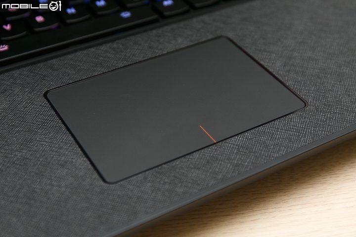 具備單鍵超頻與多彩機械鍵盤的 Lenovo IdeaPad Y900