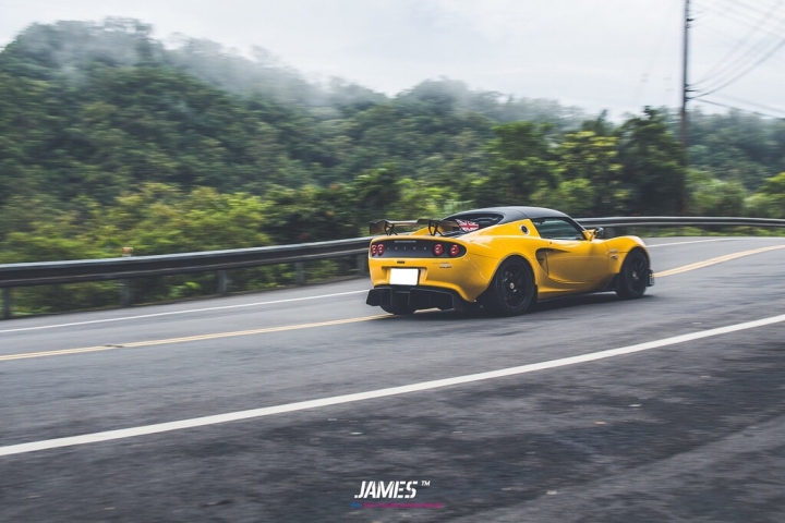 Lotus Elise Cup 220 文長圖多