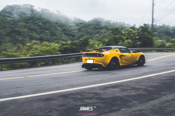 Lotus Elise Cup 220 文長圖多