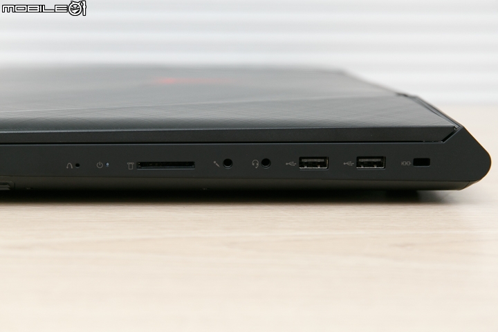 具備單鍵超頻與多彩機械鍵盤的 Lenovo IdeaPad Y900