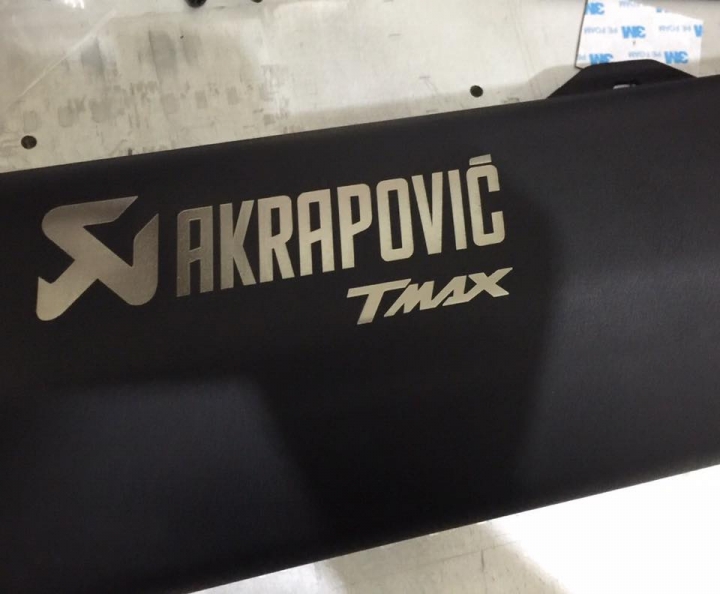 T-MAX 530 AKRAPOVIC 原廠認證雷雕黑蠍 翻新整理