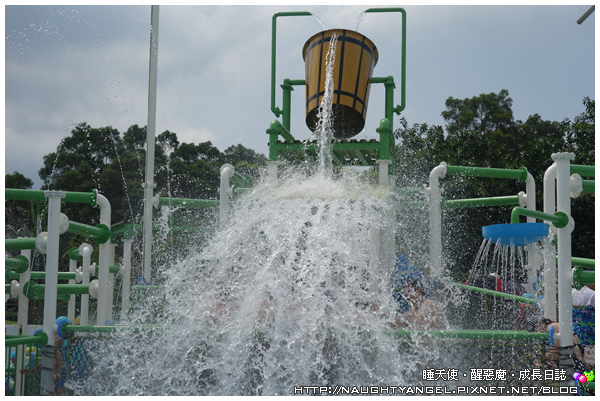 六福村暑假派對從早嗨到晚~水樂園凍感一夏、陸樂園挑戰膽量 (夜間嘉年華、煙火秀)