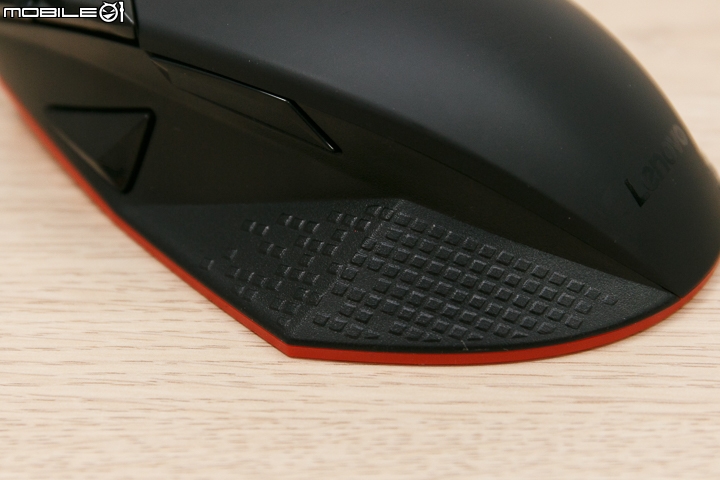 具備單鍵超頻與多彩機械鍵盤的 Lenovo IdeaPad Y900