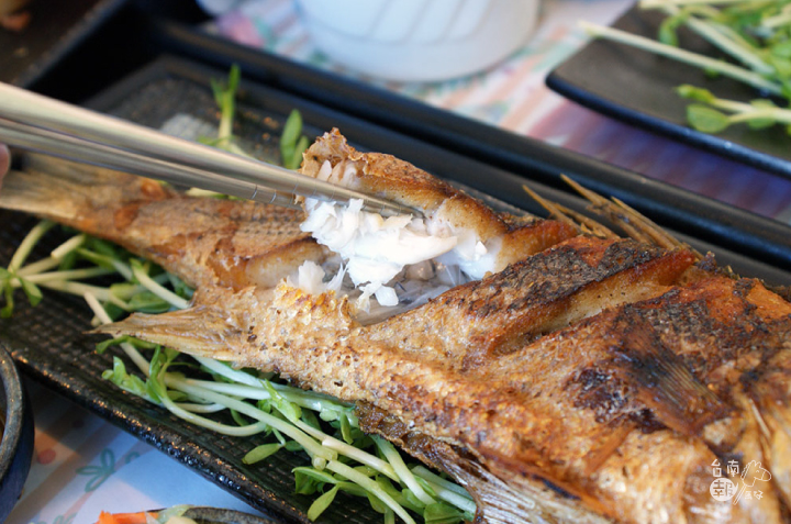 【吃】【台南美食餐廳】米樂咖啡簡餐|炸物免費兌換!魚比手掌大的私房料理超好吃!