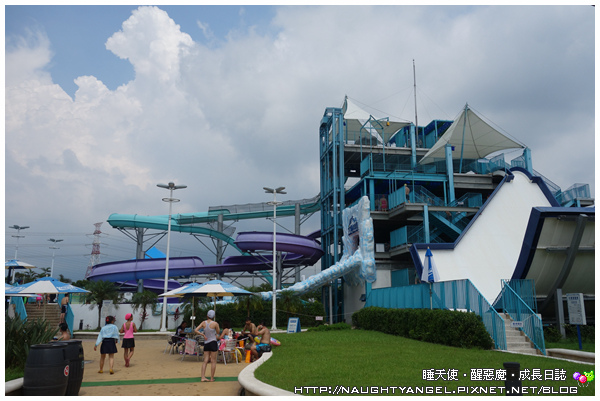 六福村暑假派對從早嗨到晚~水樂園凍感一夏、陸樂園挑戰膽量 (夜間嘉年華、煙火秀)