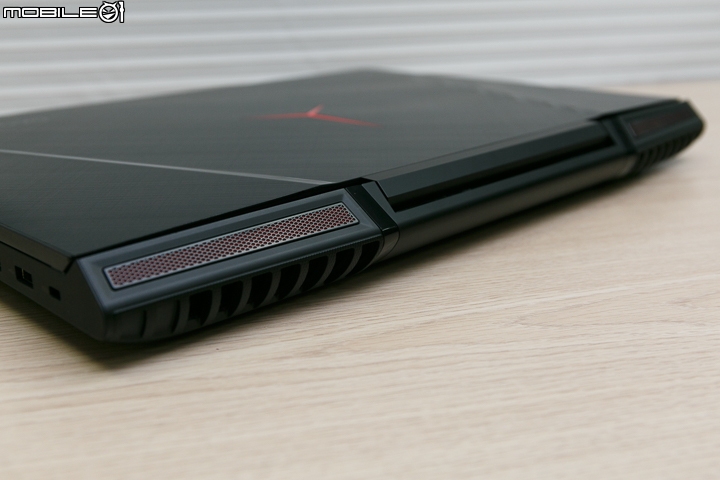 具備單鍵超頻與多彩機械鍵盤的 Lenovo IdeaPad Y900