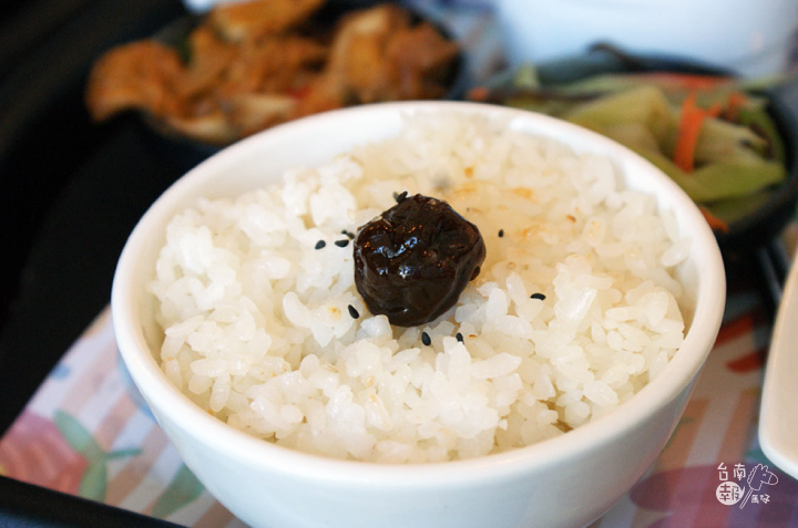 【吃】【台南美食餐廳】米樂咖啡簡餐|炸物免費兌換!魚比手掌大的私房料理超好吃!