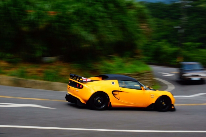 Lotus Elise Cup 220 文長圖多