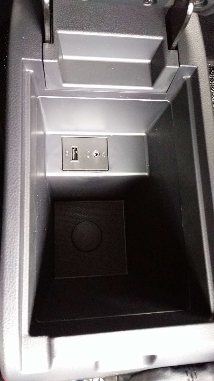 201606/30 Luxgen S3–旗艦白交車小開箱