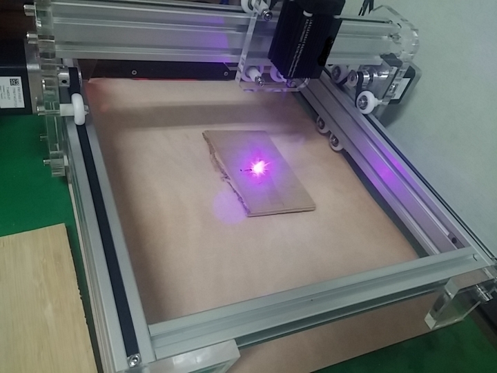 DIY組裝小功率桌上雷射雕刻機(圖多)