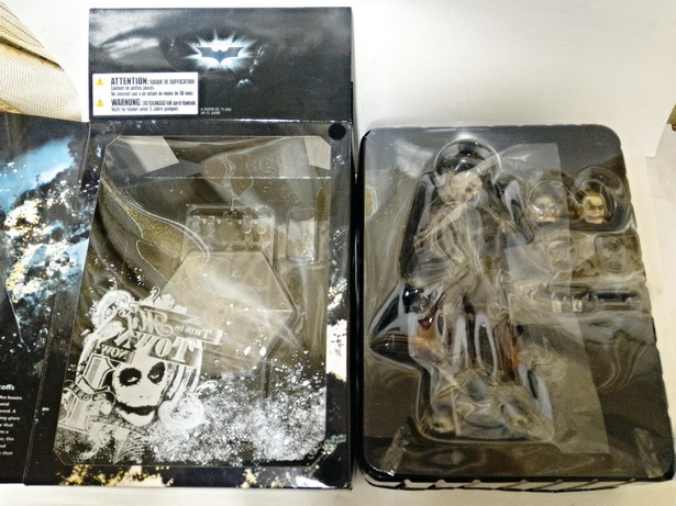【開箱】PLAY ARTS 改 諾蘭電影版小丑 開箱文
