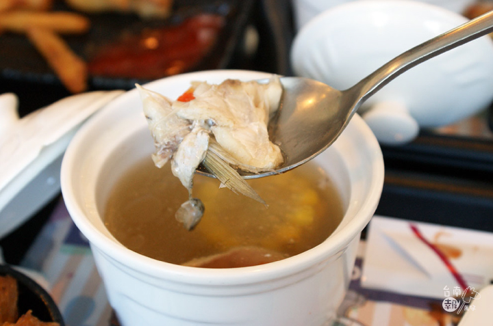 【吃】【台南美食餐廳】米樂咖啡簡餐|炸物免費兌換!魚比手掌大的私房料理超好吃!