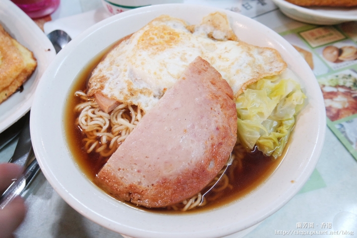 【香港│尖沙嘴美食】蘭芳園✈香港老店絲襪奶茶創始店、港味咖央多士和出前一丁│分店環境更大、候位時間也縮短,美味程度與本店相同