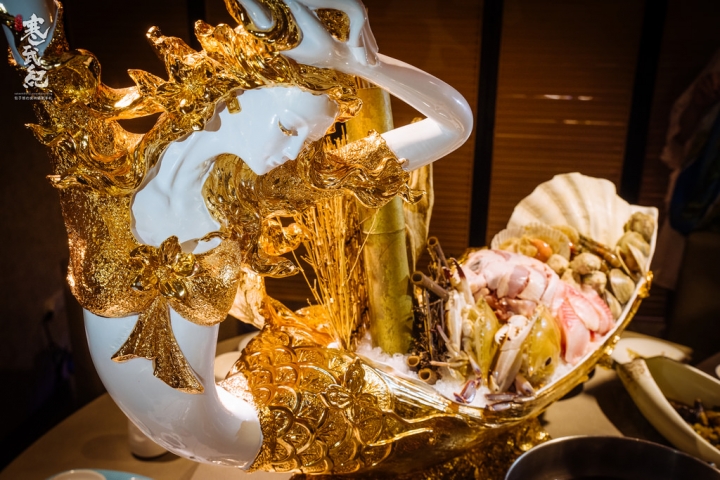 宸市私廚料理‧捷運大安站|濃香核桃木燻豬針骨‧霸氣黑蒜頭牛肚菌鍋!