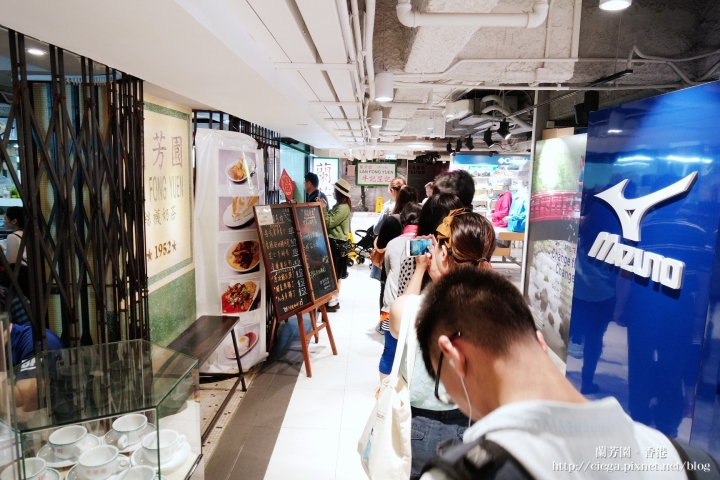 【香港│尖沙嘴美食】蘭芳園✈香港老店絲襪奶茶創始店、港味咖央多士和出前一丁│分店環境更大、候位時間也縮短,美味程度與本店相同