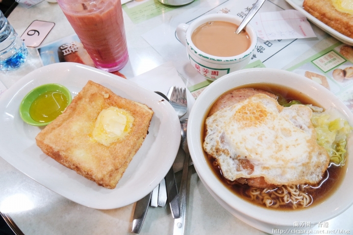 【香港│尖沙嘴美食】蘭芳園✈香港老店絲襪奶茶創始店、港味咖央多士和出前一丁│分店環境更大、候位時間也縮短,美味程度與本店相同