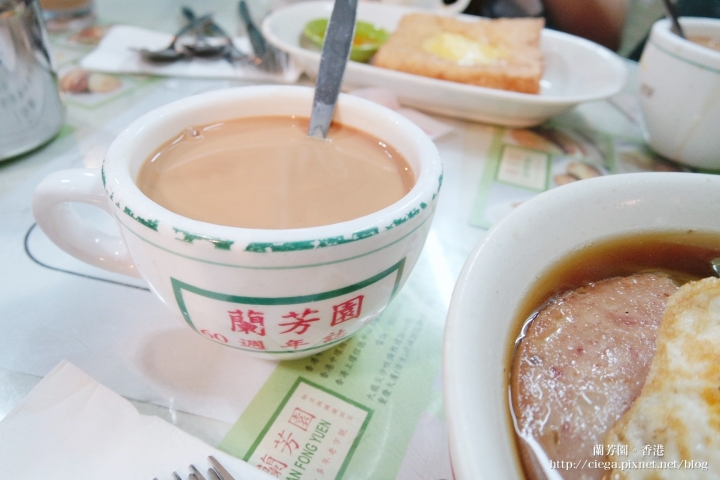 【香港│尖沙嘴美食】蘭芳園✈香港老店絲襪奶茶創始店、港味咖央多士和出前一丁│分店環境更大、候位時間也縮短,美味程度與本店相同