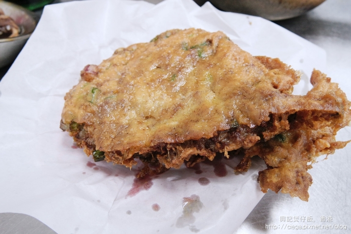 【香港│油麻地美食】興記煲仔飯✈廟街感受港味十足的炭火煲仔飯│觀光客來港推薦打卡美食、香港平價小吃