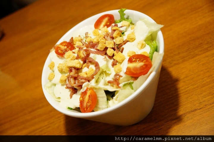 【台北大安】卡布里炸雞 大大大滿足套餐 必點推薦 多樣菜點一次滿足 不僅超值也優質!香酥薄脆粉衣搭配大噴汁炸雞 吮指回味啊!東區/大安路/忠孝復興捷運