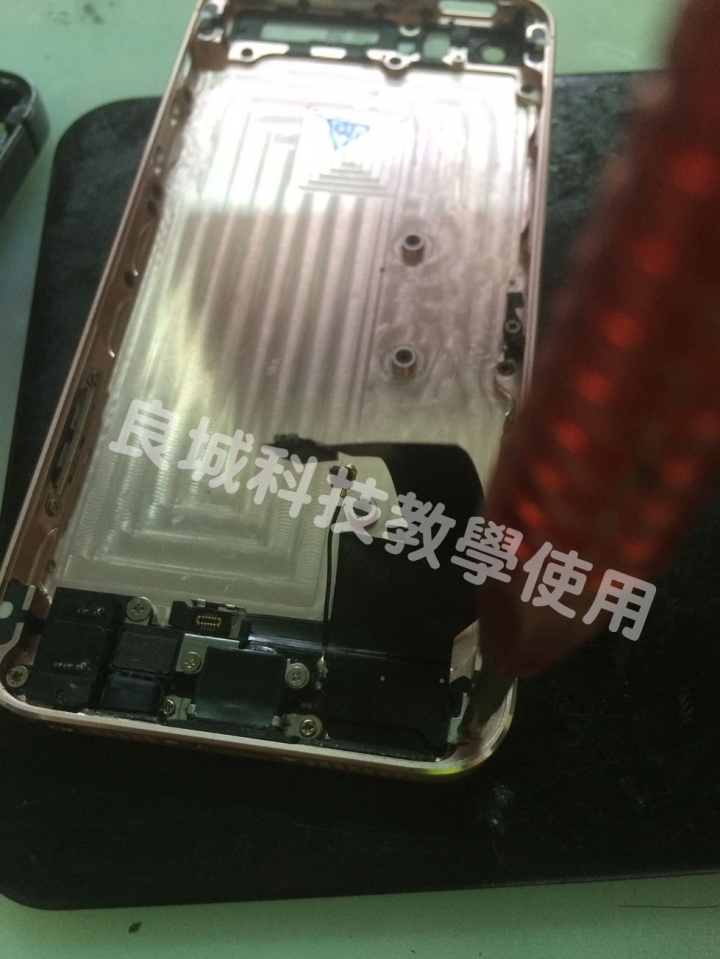 I Phone 5S 五馬分屍(不專業維修分享)