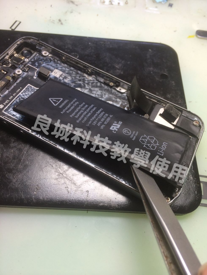 I Phone 5S 五馬分屍(不專業維修分享)