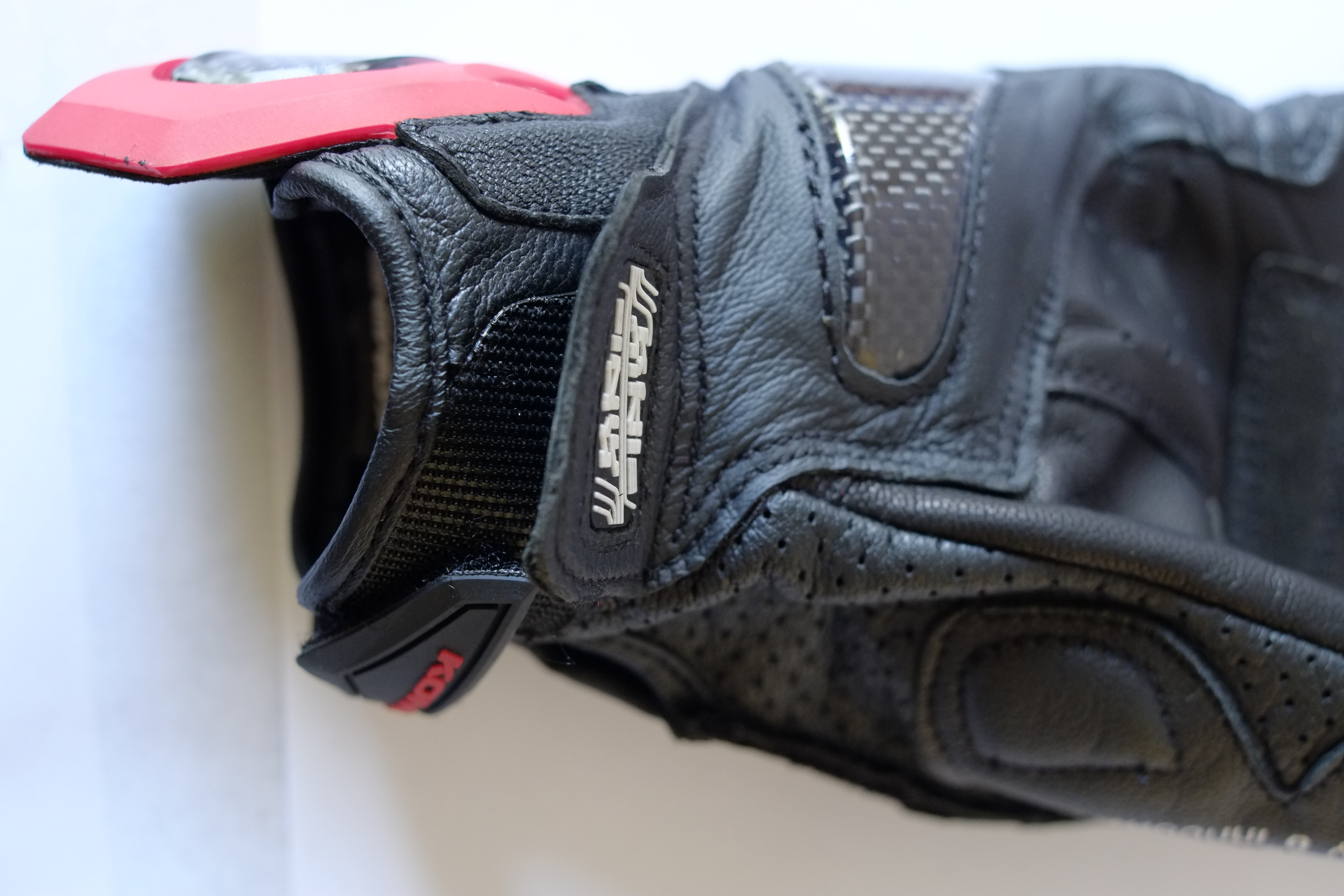 開箱分享 夏季短皮質手套 Komine GK-170之騎車不要滑手機