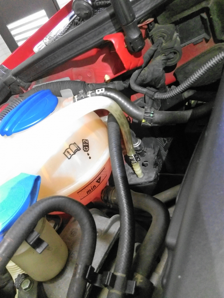 AUDI A3 8P 2.0T 加油一直跳槍,DIY 排除 EVAP 管路阻塞