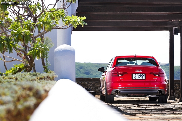盡顯成熟魅力 Audi A4 45 TFSI quattro