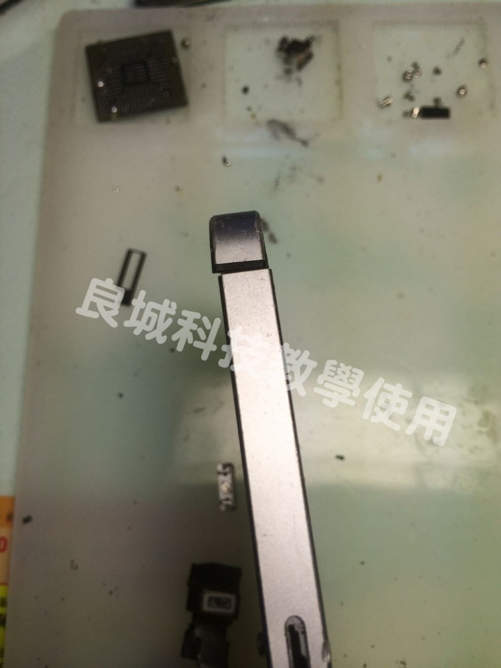 I Phone 5S 五馬分屍(不專業維修分享)