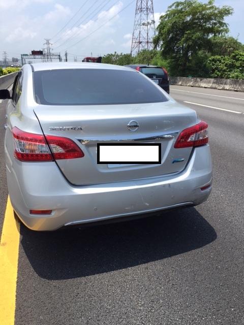 剛牽不到1000KM的Nissan SUPER SENTRA 在國道上被追撞