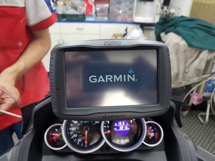 ＳＹＭＧＴＳ３００GARMIN ZUMO590開箱分享