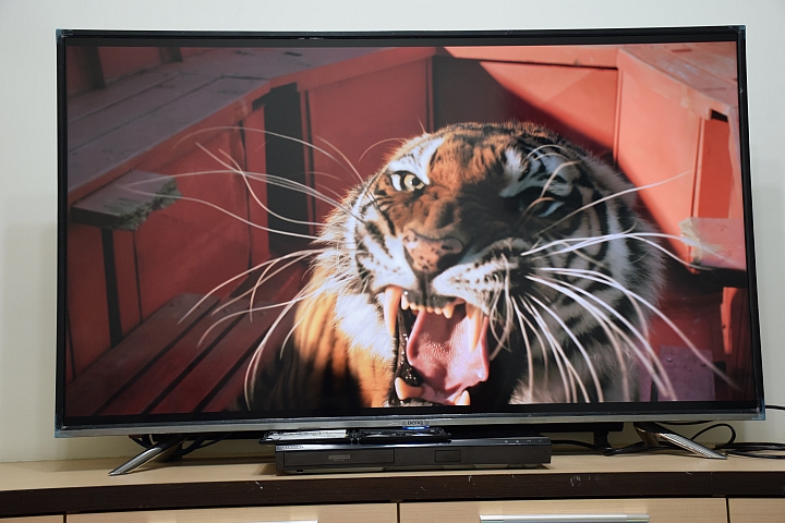UHD disc player 與 BenQ 50IZ7500 絕妙搭配體驗 4K 完美呈現
