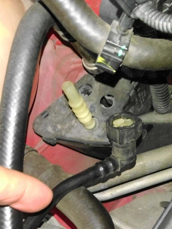 AUDI A3 8P 2.0T 加油一直跳槍,DIY 排除 EVAP 管路阻塞