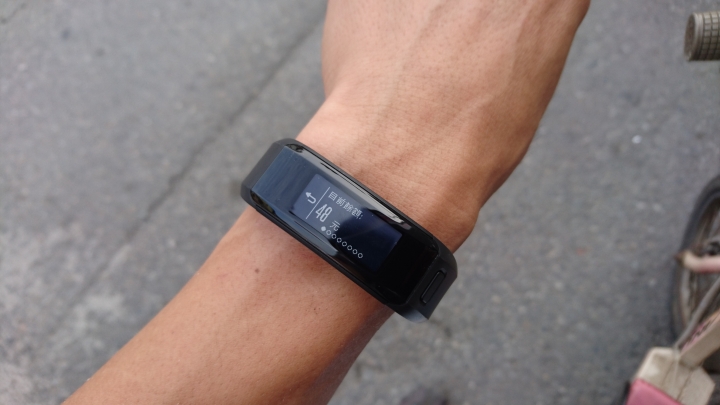 【試用】完美融入"心"生活 | Garmin vívosmart® HR(一卡通版)
