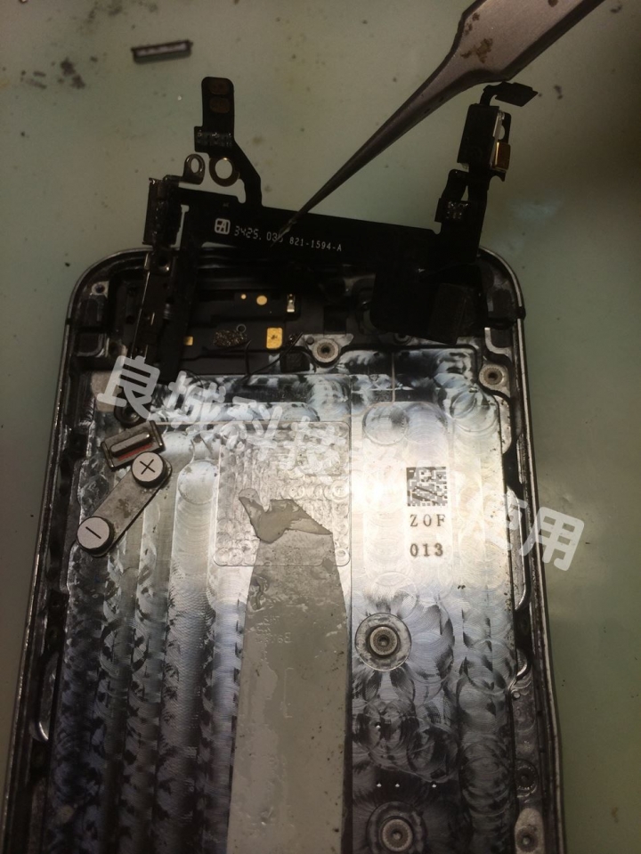 I Phone 5S 五馬分屍(不專業維修分享)