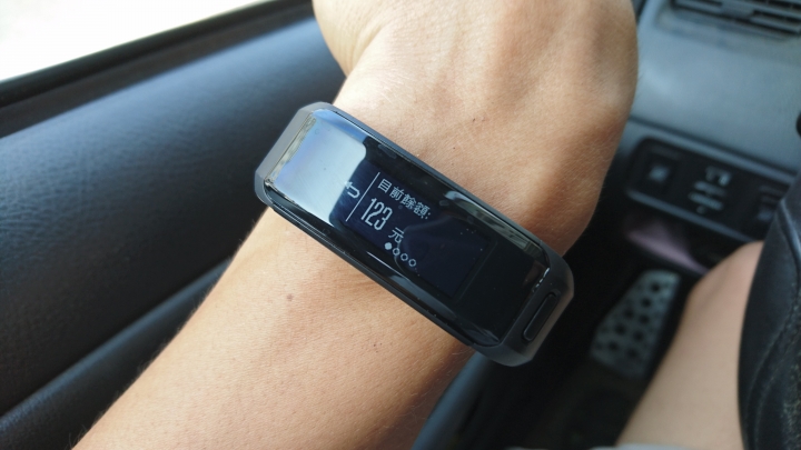 【試用】完美融入"心"生活 | Garmin vívosmart® HR(一卡通版)