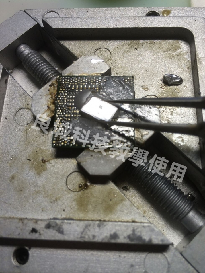 I Phone 5S 五馬分屍(不專業維修分享)