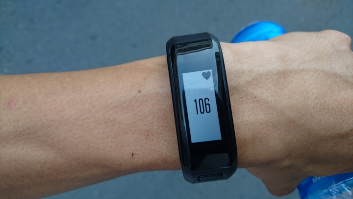 【試用】完美融入"心"生活 | Garmin vívosmart® HR(一卡通版)
